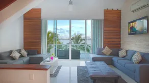 A villa and dock in the hotel area - Image 3