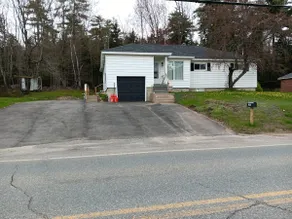 The Retro Retreat ~dog friendly with large yard - Image 3