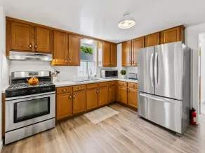 Cozy farmhouse in millersville - Image 4