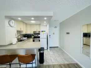 12A Cozy Waikiki 1BR | Steps to Beach | Ocean View - Image 5