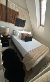 Cozy and Modern Suite - Image 5