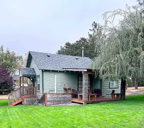 2BR Cabin • 5 Min to Autzen • Park Access • Pet Friendly - Image 5