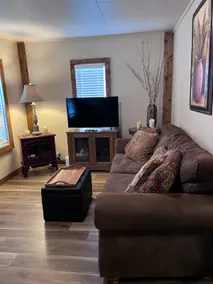 2BR Cabin • 5 Min to Autzen • Park Access • Pet Friendly - Image 4