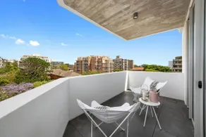The Bondi Breeze Apartment - Image 2