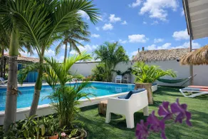 Private Front-Corner Room w/Pool near Palm Beach - Image 4