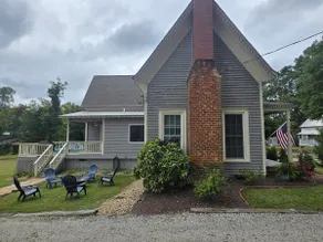 Downtown Bungalow. 2-Bedroom. Free Parking. WIFI. - Image 2