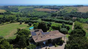 Villa mit Grill, Garten und privatem Pool | Meerblick - Image 2