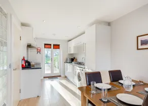 Bay Retreat Villa (sleeps 6) - Image 5
