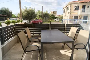 Apartment with courtyard - Image 4