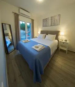 Apartment with courtyard - Image 2
