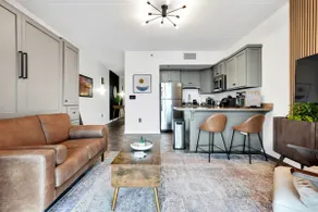 Riverview Penthouse on Water Street! Stunning views and sunsets! - Image 2