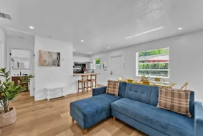 Flamingo Escape: Bright 2BR Near Riverside Beach - Image 2