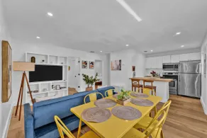 Flamingo Escape: Bright 2BR Near Riverside Beach - Image 4