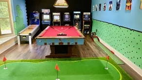 Home & Guesthouse (Pool) Arcade (Hot Tub) Sauna - Image 3