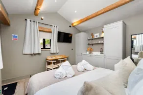 Beautiful Private apartment in Luxury Rural Escape - Image 5