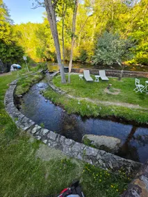 Riverside Cottage Private Islands, Epic Stone Wall - Image 4