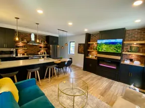Walk Downtown | Fire Pit, Gazebo & Putting Green - Image 3