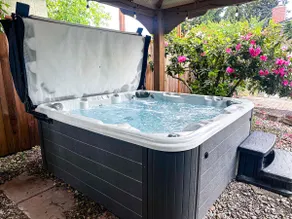 Starlight HotTub, 1 mi to Autzen, Fenced, Fam fun! - Image 2