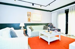 Sunlit Serenity: Spacious Garden in Rehab City” - Image 3