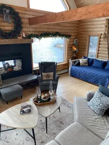 Still Water Shores: Ostrea Oceanside Loghouse - Image 2
