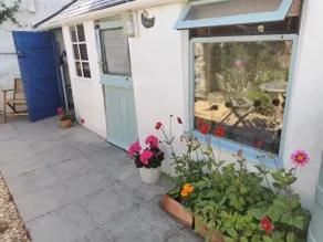 Cozy converted net loft in the heart of Porthleven - Image 3