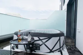Jacuzzi, Private Parking, Business Centre, Views - Image 3