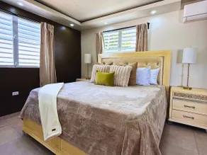 Apartment with Private Pool, King Bed, Near Beach - Image 4