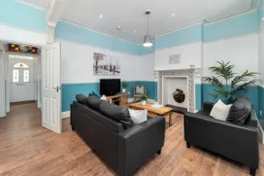 Comfy & Spacious Home | Work & Groups - Image 3