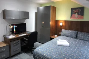 Victoria House - Deluxe Studio by CovStays - Image 2