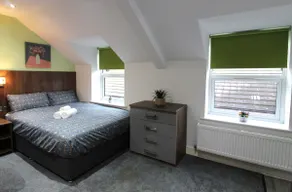 Victoria House - Deluxe Studio by CovStays - Image 3