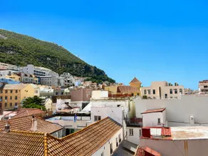 Grand Central House - Premium Two Bedroom Balcony - Image 5