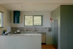 Iluka Bach - Beautiful sea views at Wye - Image 2