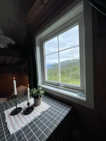 Cozy off-grid cabin at Hellesætre – stunning views - Image 2