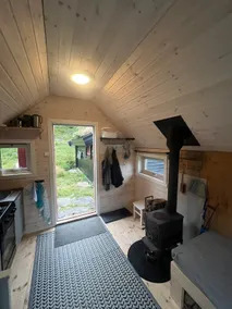 Cozy off-grid cabin at Hellesætre – stunning views - Image 5