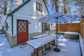 Woodsy Retreat ★Hot Tub ★A/C ★Near the slopes - Image 3