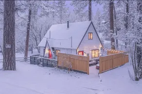 Woodsy Retreat ★Hot Tub ★A/C ★Near the slopes - Image 2