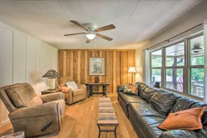 East Texas Gem: Lakefront Home on Lake Hawkins - Image 3