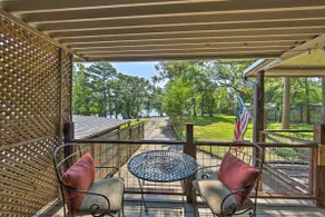 East Texas Gem: Lakefront Home on Lake Hawkins - Image 2