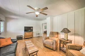 East Texas Gem: Lakefront Home on Lake Hawkins - Image 4