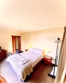 Cairns Bay Waterfront Retreat - Image 5