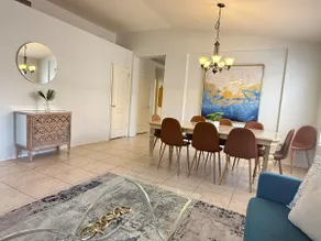Contemporary 3 bedroom Gilbert home with pool - Image 5