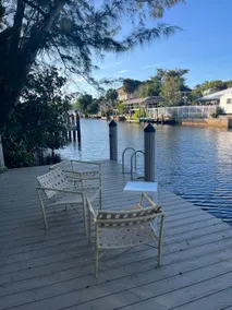 Tranquil cozy house with dock, close to downtown - Image 2