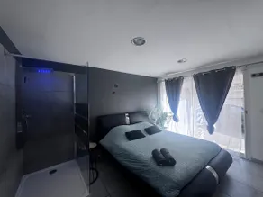 The Love Suite with Jacuzzi. - Image 4