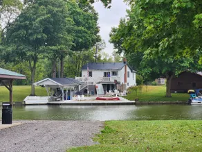 Waterfront, 20 person tiki bar, boat dock! - Image 2