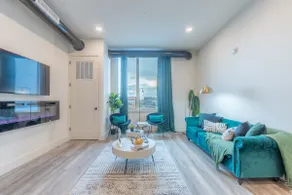 Emerald Escape| Free Parking| 2 Bath| Sleeps 8 - Image 5