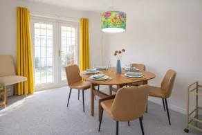 Peaceful Family & Workers Home Near Train Station - Image 2