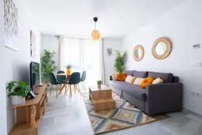OLIVER: QUIET DOWNTOWN APARTMENT WITH PARKING - Image 3