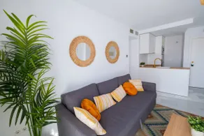 OLIVER: QUIET DOWNTOWN APARTMENT WITH PARKING - Image 4