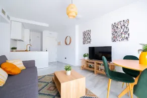 OLIVER: QUIET DOWNTOWN APARTMENT WITH PARKING - Image 5