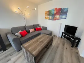 Charming 2-room apartment with free parking - Image 5